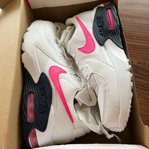 Women’s Nike Air Max Excee 9.5